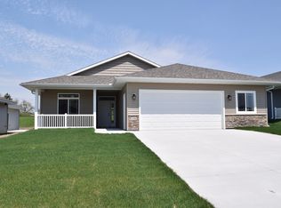 1556 Eagle Ridge St NE, Owatonna, MN 55060