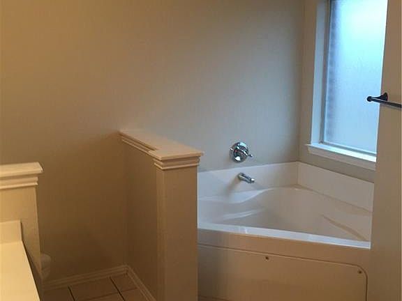 5th image of 206 Waverly Ct