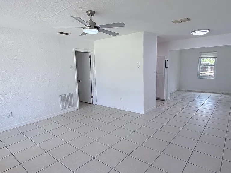 504 S Oxalis Ave — Photo 2