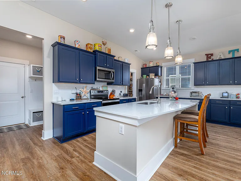 416 Edgewater Way — Photo 7