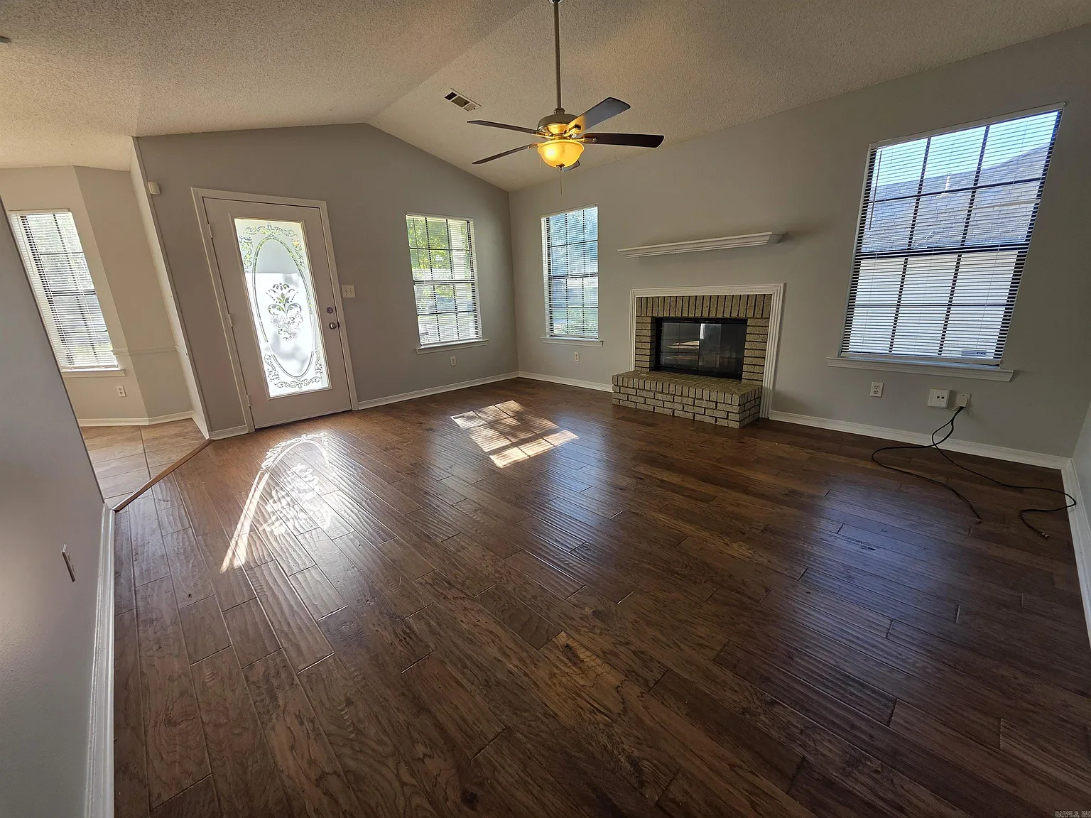 3 bed, 2.0 bath, 1200 sqft, $1,395 — Photo 3