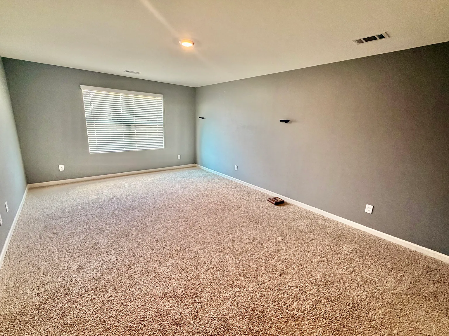 5 bed, 2511 sqft, $2,800 — Photo 4