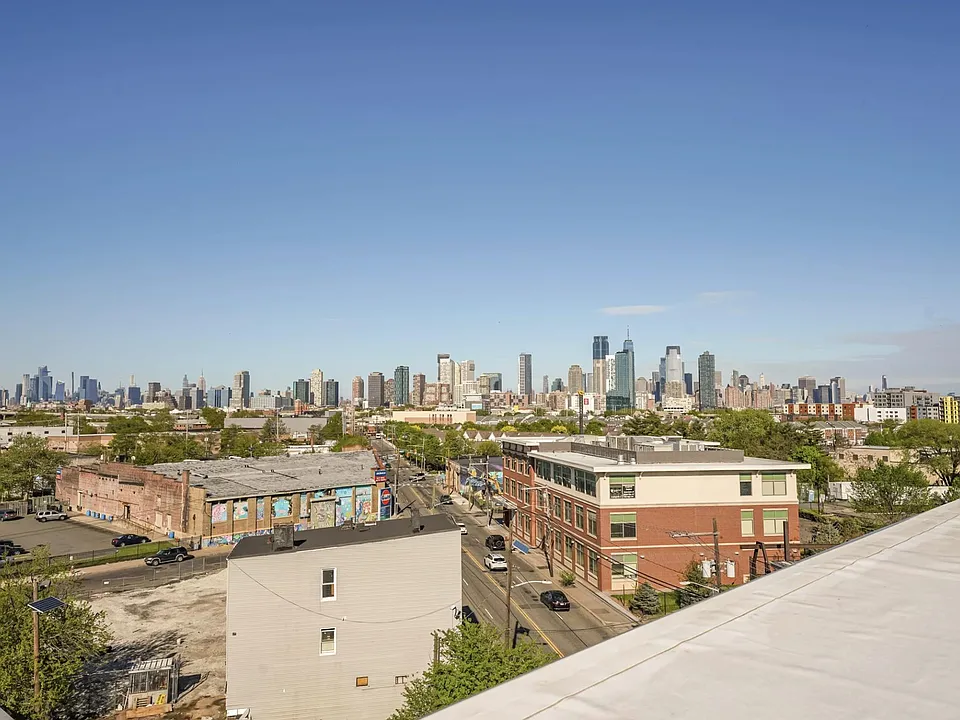 658 Grand St #3