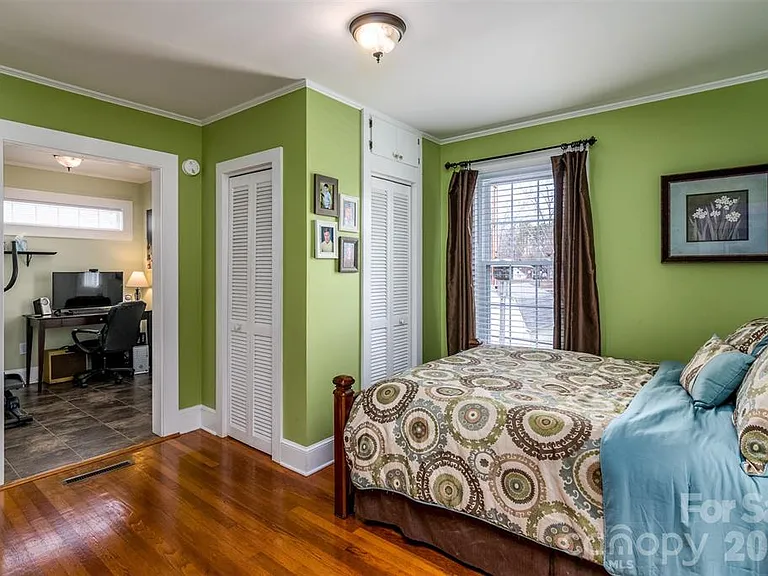 1004 Valley St — Photo 7