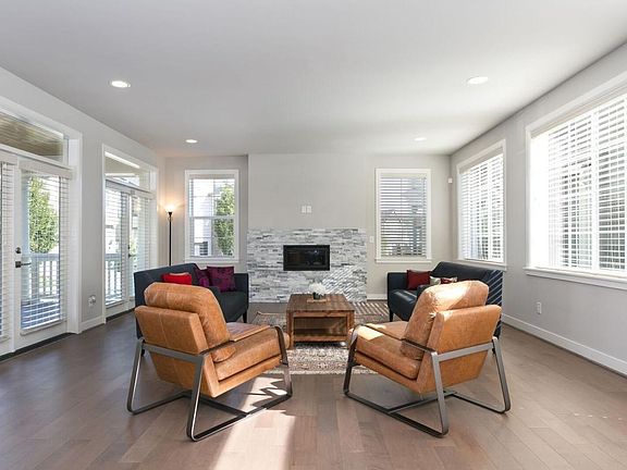 5th image of 1344 Pine Crest Cir NE