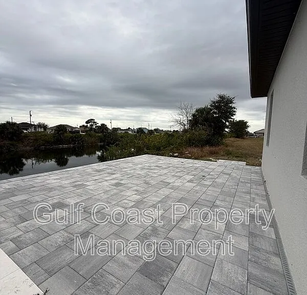 2609 NE 5th Pl — Photo 25