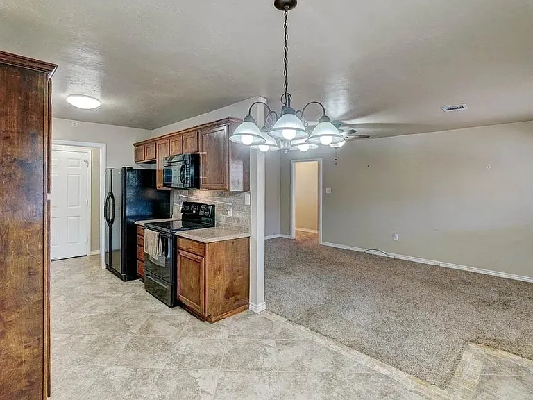 5716 NW Cedarwood Dr — Photo 6