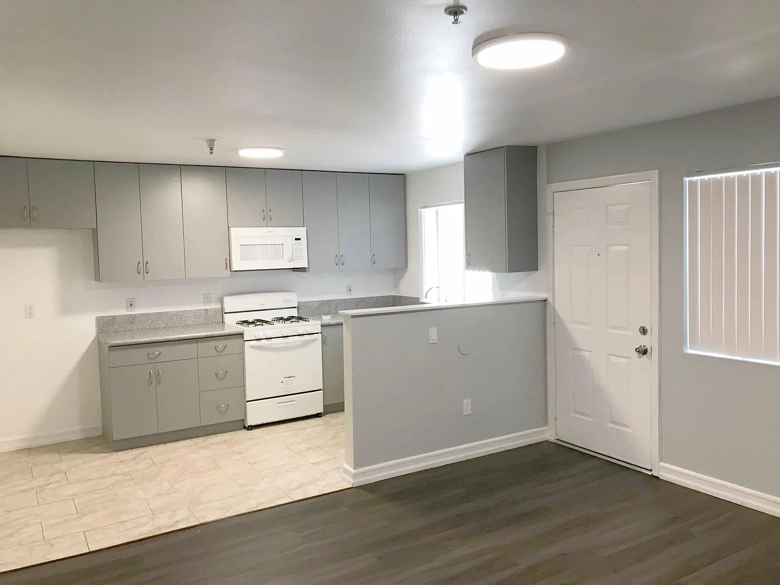 3 bed, 1000 sqft, $2,600 — Photo 2