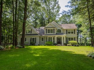 8 Bradford Dr, Saratoga Springs, NY 12866