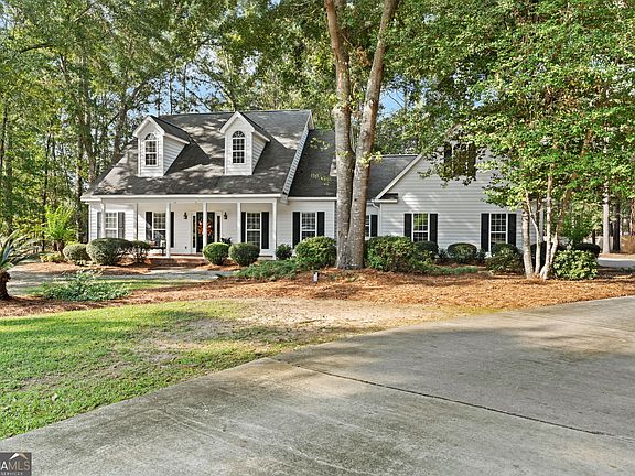 2nd image of 103 Nicole Pl