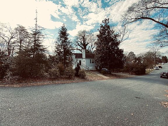 3rd image of 213 W 6th Ave