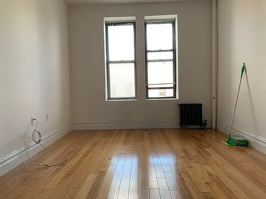 Rented by Hillel Realty Group | media 18