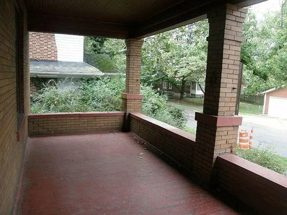 7 bed, 2212 sqft, $6,125 — Photo 3