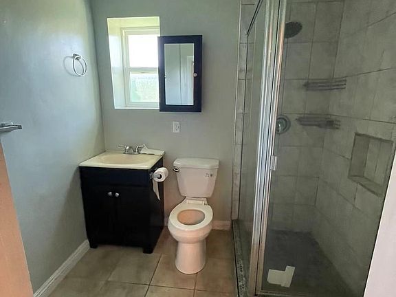 5th image of 310 W Lexington Ave