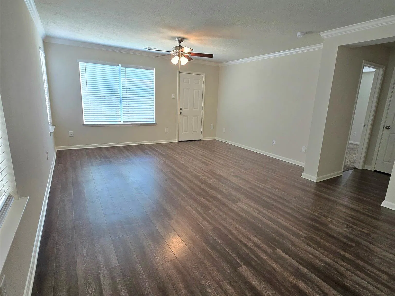4 bed, 2.5 bath, 2237 sqft, $1,975 — Photo 3