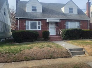 11924 203rd Street, Saint Albans, NY 11412