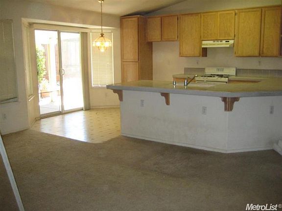 3rd image of 2202 Dressler Way