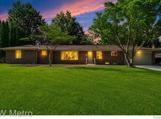 36125 Paddleford Rd, Farmington Hills, MI 48331