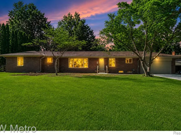 36125 Paddleford Rd, Farmington Hills, MI 48331