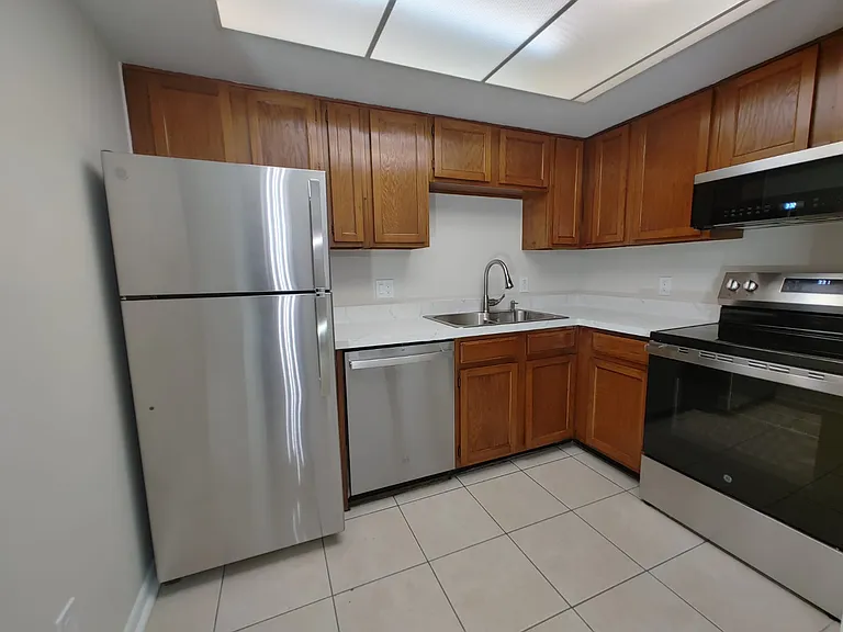 4405 SW 74th Ter #A — Photo 6