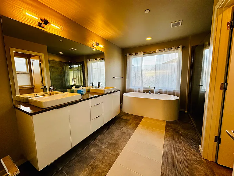 2nd floor - Master Bath