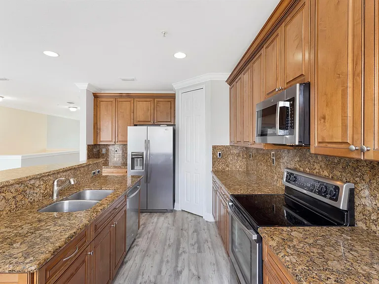3028 Waterside Cir — Photo 18