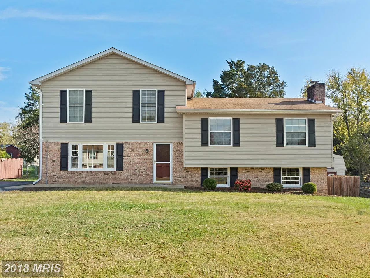 704 Bourne St photo 1