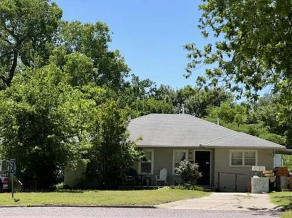 220 S 10th St, Ponca City, OK 74601