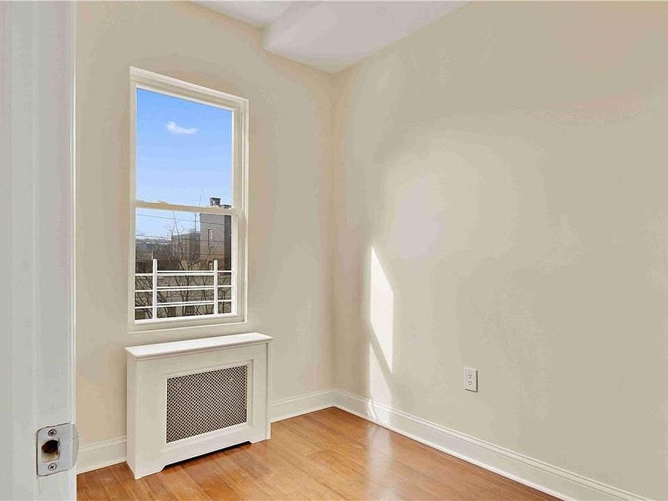 1st image of 56 Vineyard Avenue