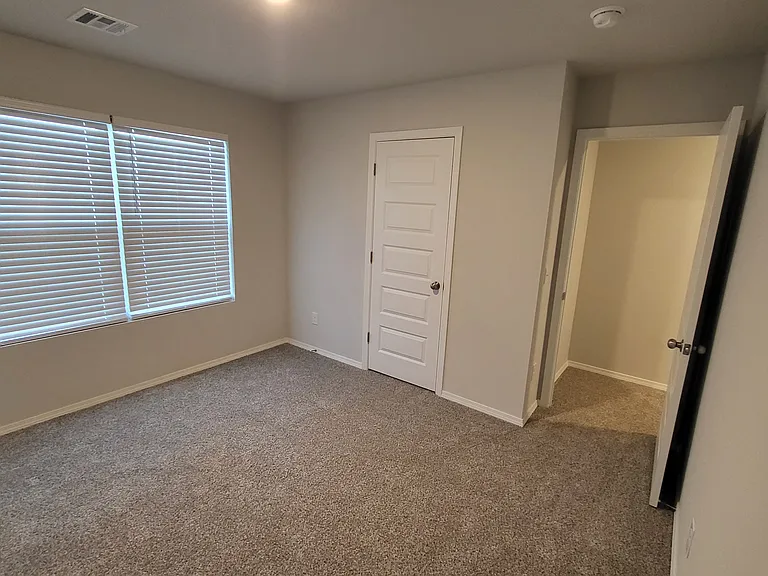 2215 W 31st Pl — Photo 14