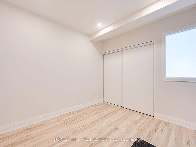 7725 Yonge St #2 — Photo 26