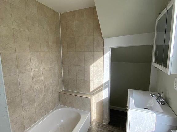 3rd image of 592 McChesney St Floor 2