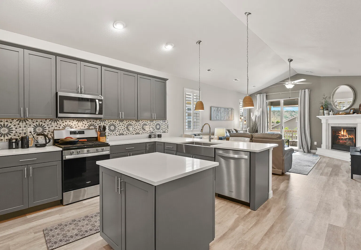 2 bed, 1650 sqft, $3,200 — Photo 4