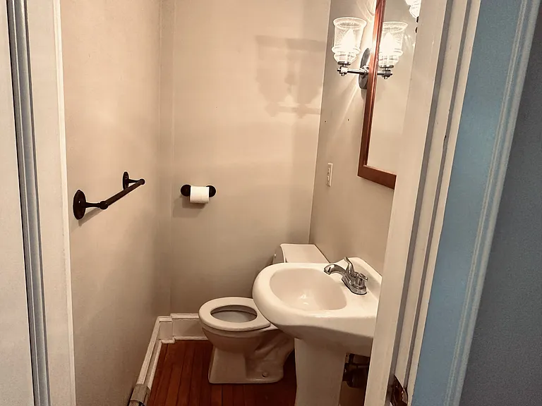160 Washington St — Photo 12