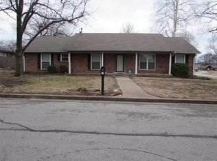 717 W Briarwood Cres S, Broken Arrow, OK 74011
