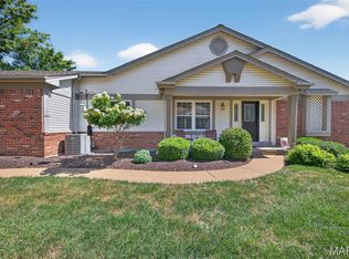 15822 Harris Ridge Ct, Chesterfield, MO 63017