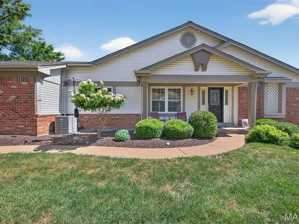 15822 Harris Ridge Ct, Chesterfield, MO 63017