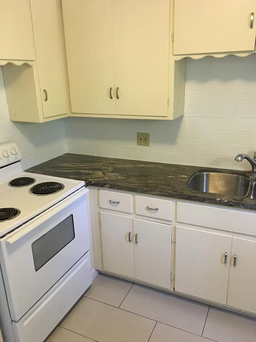 Kitchen - 1715 Spruce St #4