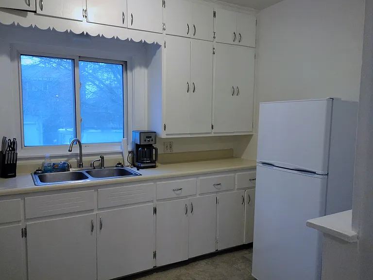 711 N Chestnut St — Photo 9