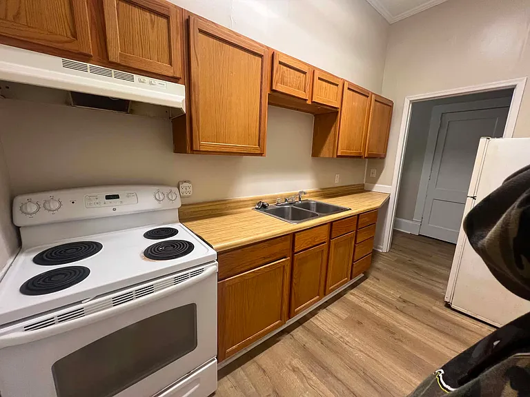 233 College St #3 — Photo 5