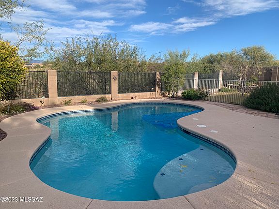 3rd image of 567 E Sterling Canyon Dr