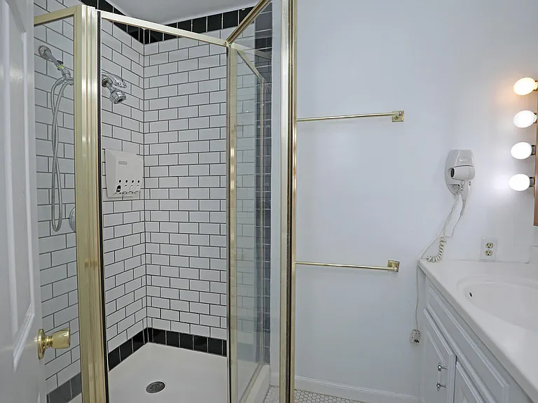 1513 De La Vina St #A — Photo 8