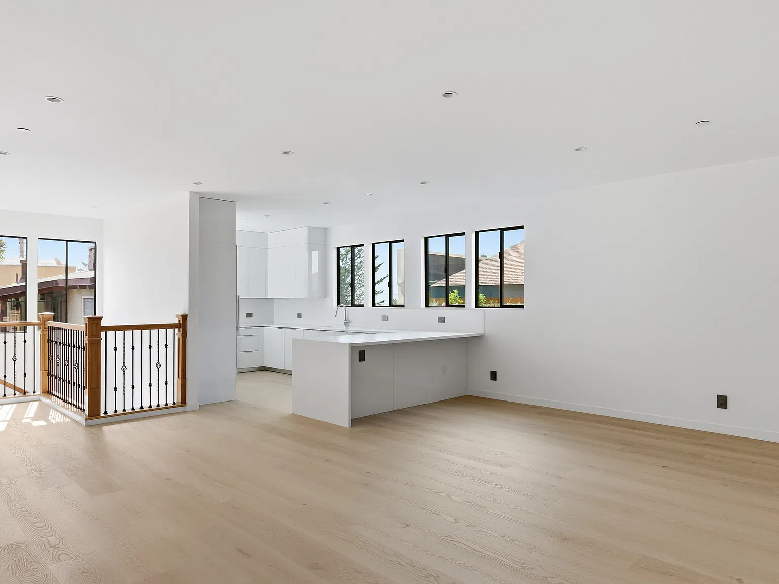 3 bed, 2.5 bath, $7,600 — Photo 4