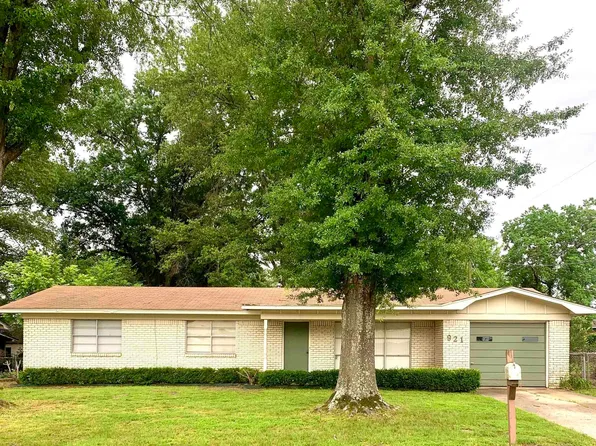 921 Mimosa Dr, Wake Village, TX 75501