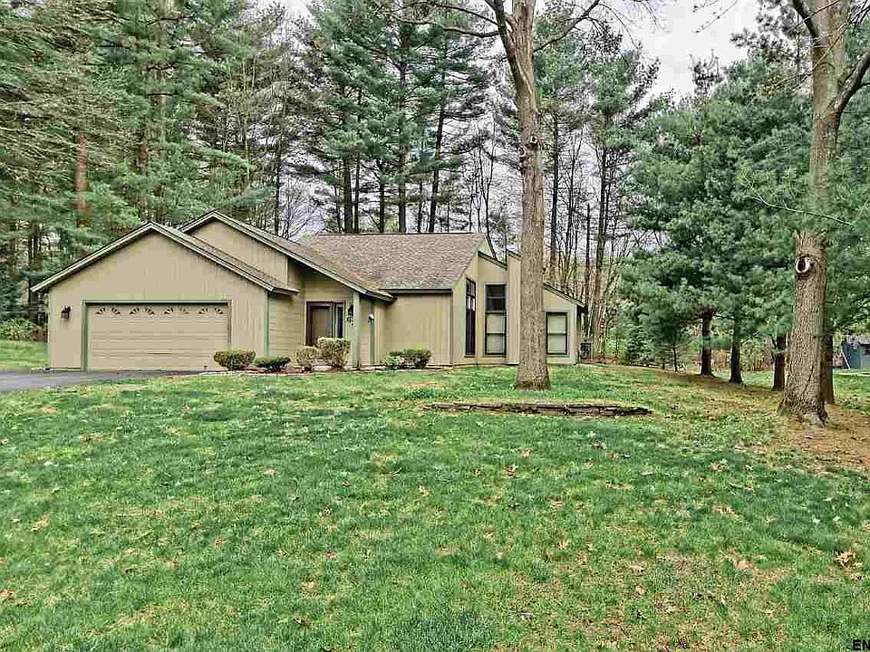 1st image of 62 Meadow Rue Pl
