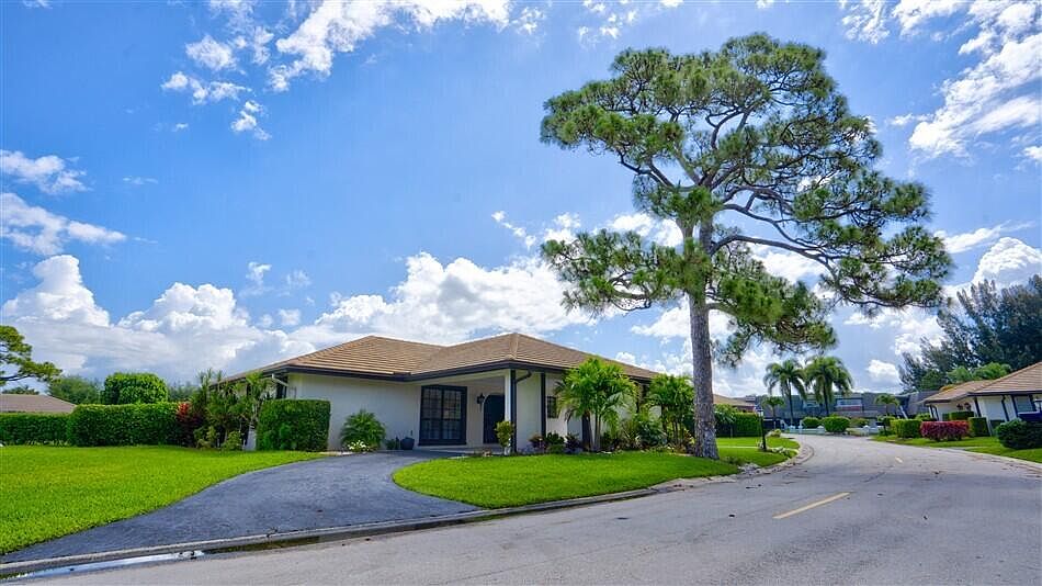 1st image of 429 Pine Villa Drive