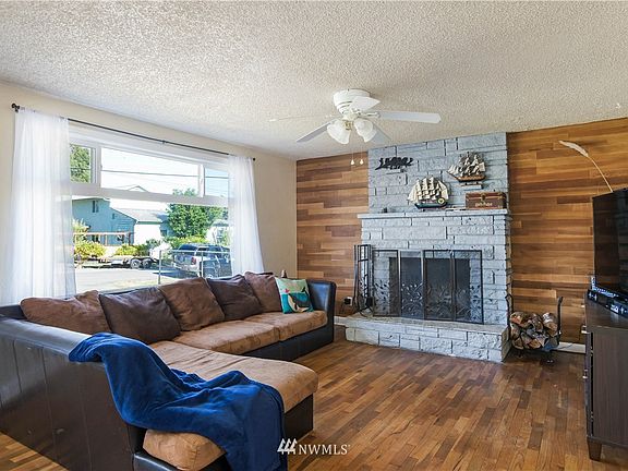 5th image of 385 SE Quaker Street SE