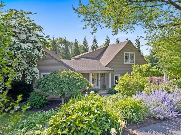 2685 Massachusetts Ave, Lexington, MA 02421