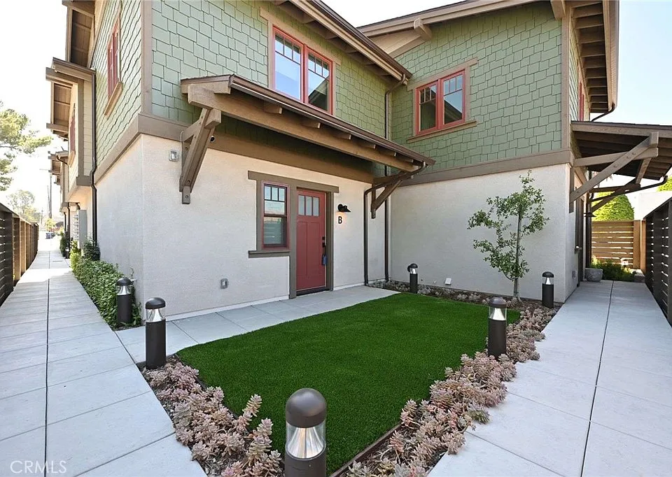 117 N Vista Bonita Ave #C