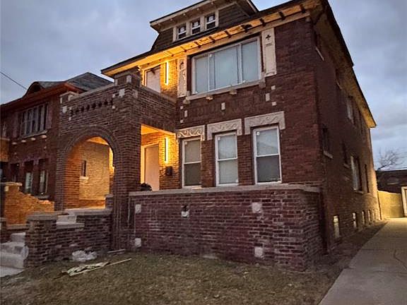 2nd image of 3747 Tyler St
